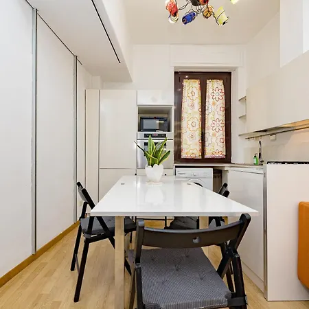 Minimal Apartment Near Bocconi University Apartment *
