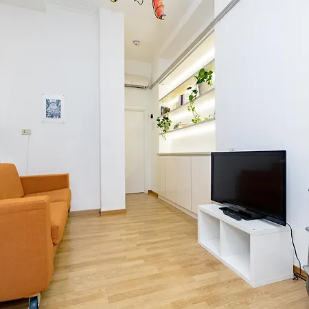 Minimal Apartment Near Bocconi University Apartment *