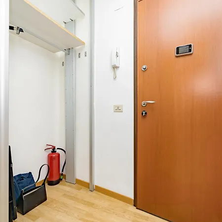 Apartment Minimal Apartment Near Bocconi University Milan