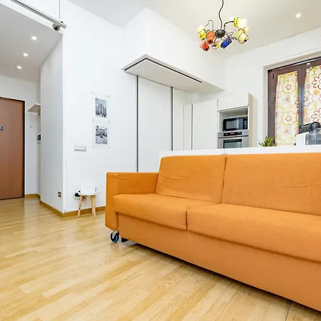Minimal Apartment Near Bocconi University * Milan