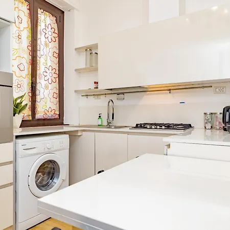 Minimal Apartment Near Bocconi University