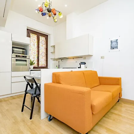 Apartment Minimal Apartment Near Bocconi University