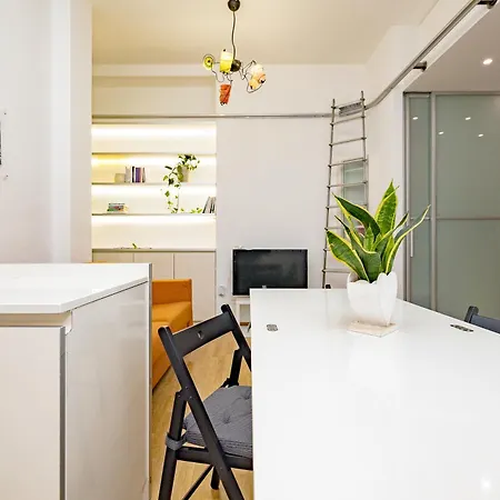 Minimal Apartment Near Bocconi University Apartment *