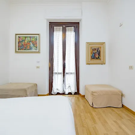 Minimal Apartment Near Bocconi University *