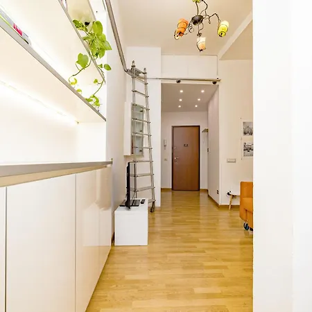 Minimal Apartment Near Bocconi University Apartment *