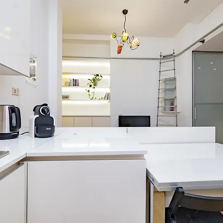 Minimal Apartment Near Bocconi University *