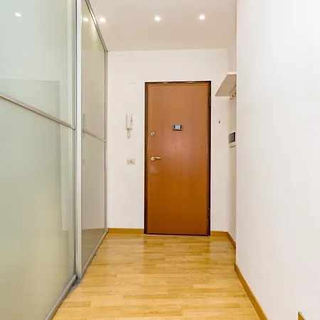 Minimal Apartment Near Bocconi University * Milan