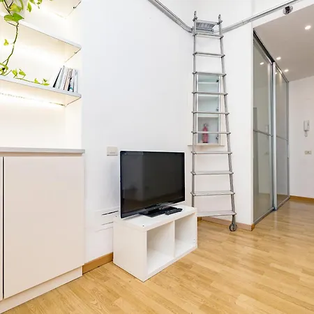 Minimal Near Bocconi Appartement
